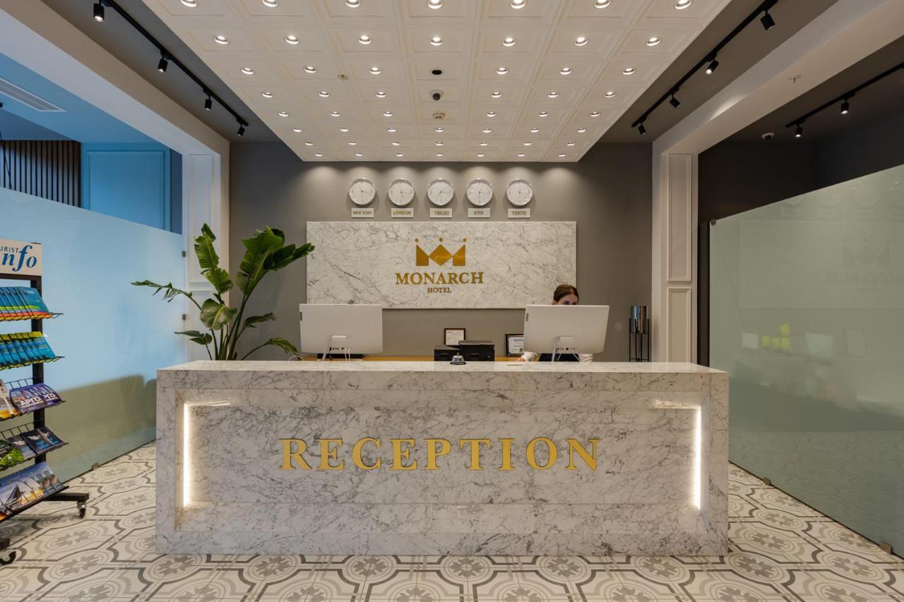 Hotel Monarch Batoemi Buitenkant foto